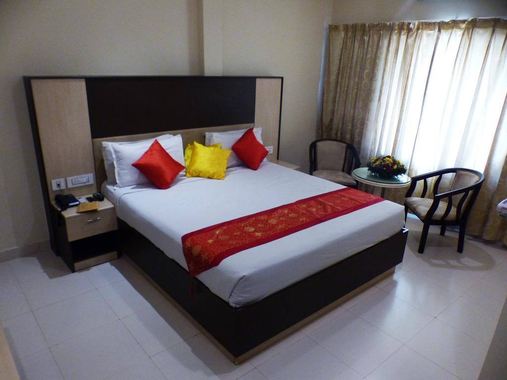 Hotel Highway Garden Kochi Exterior foto